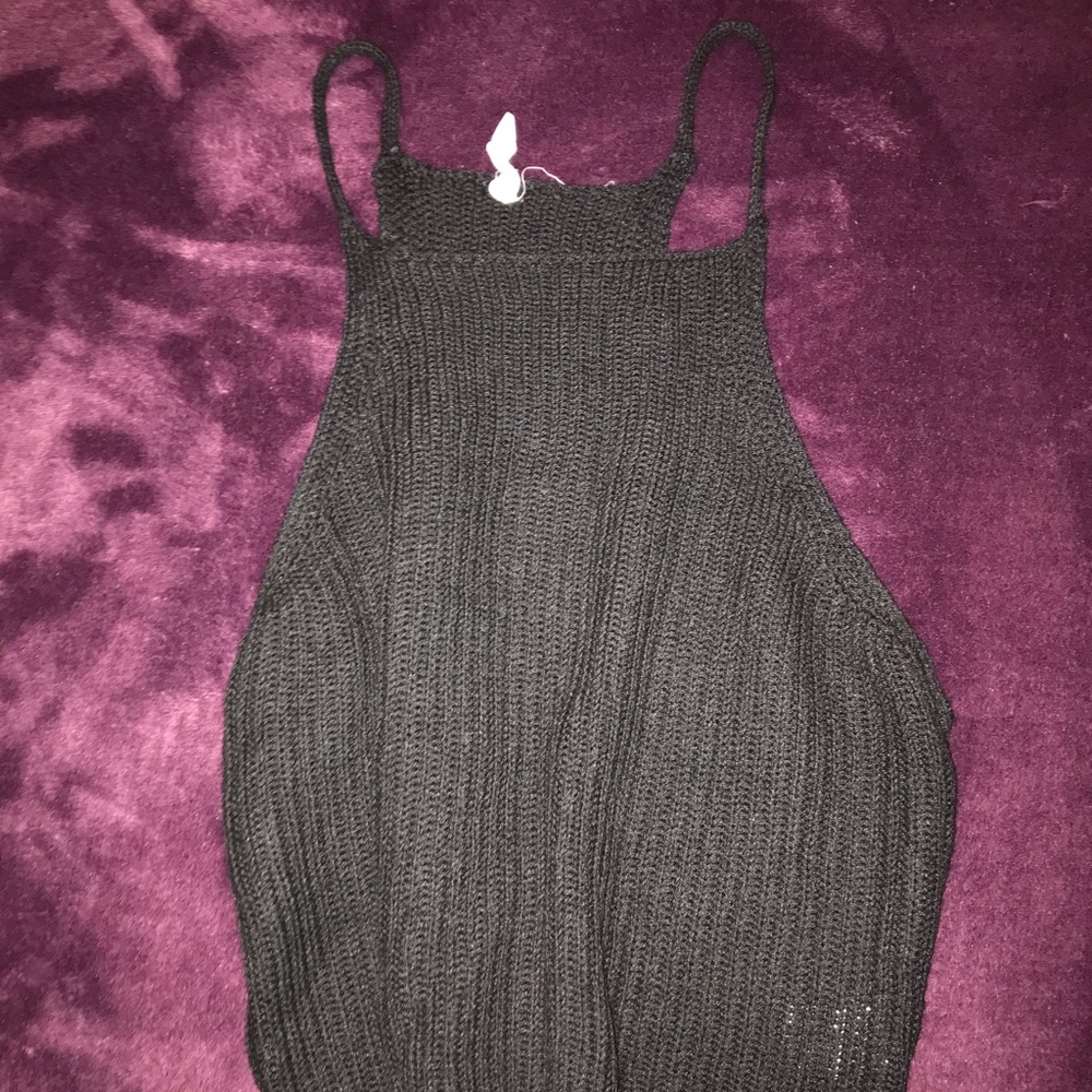 Black cropped tank top